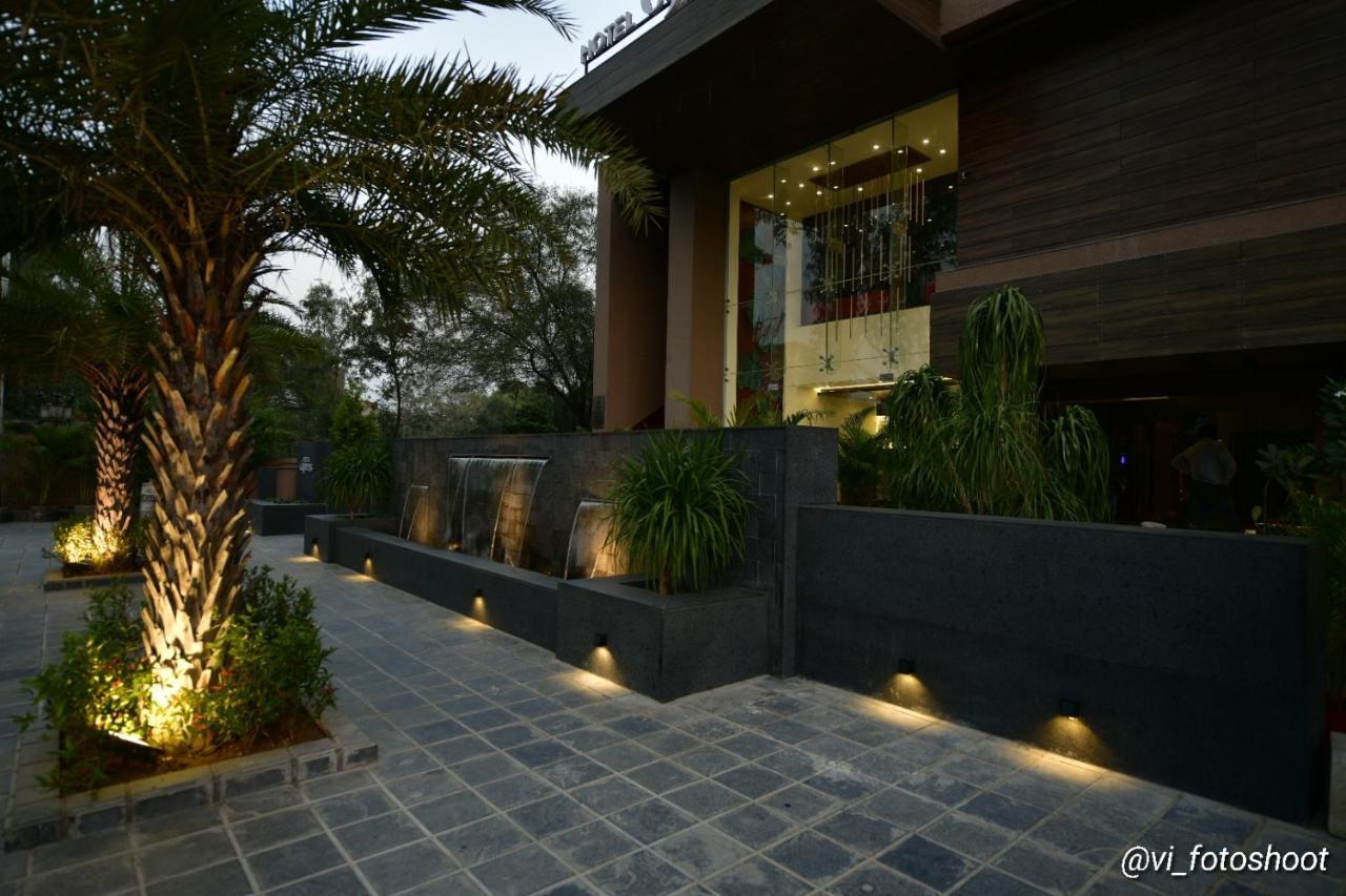 Hotel Cypress Nadiād 外观 照片