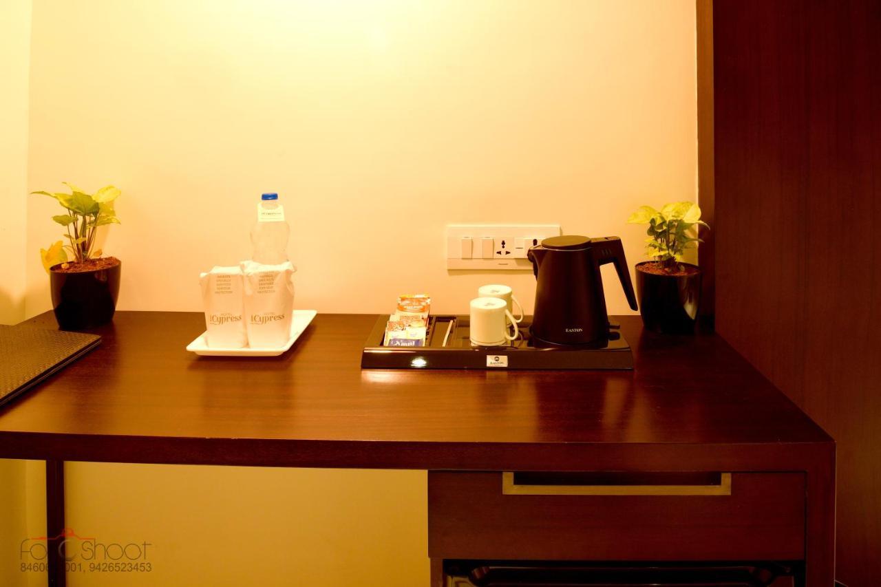 Hotel Cypress Nadiād 外观 照片