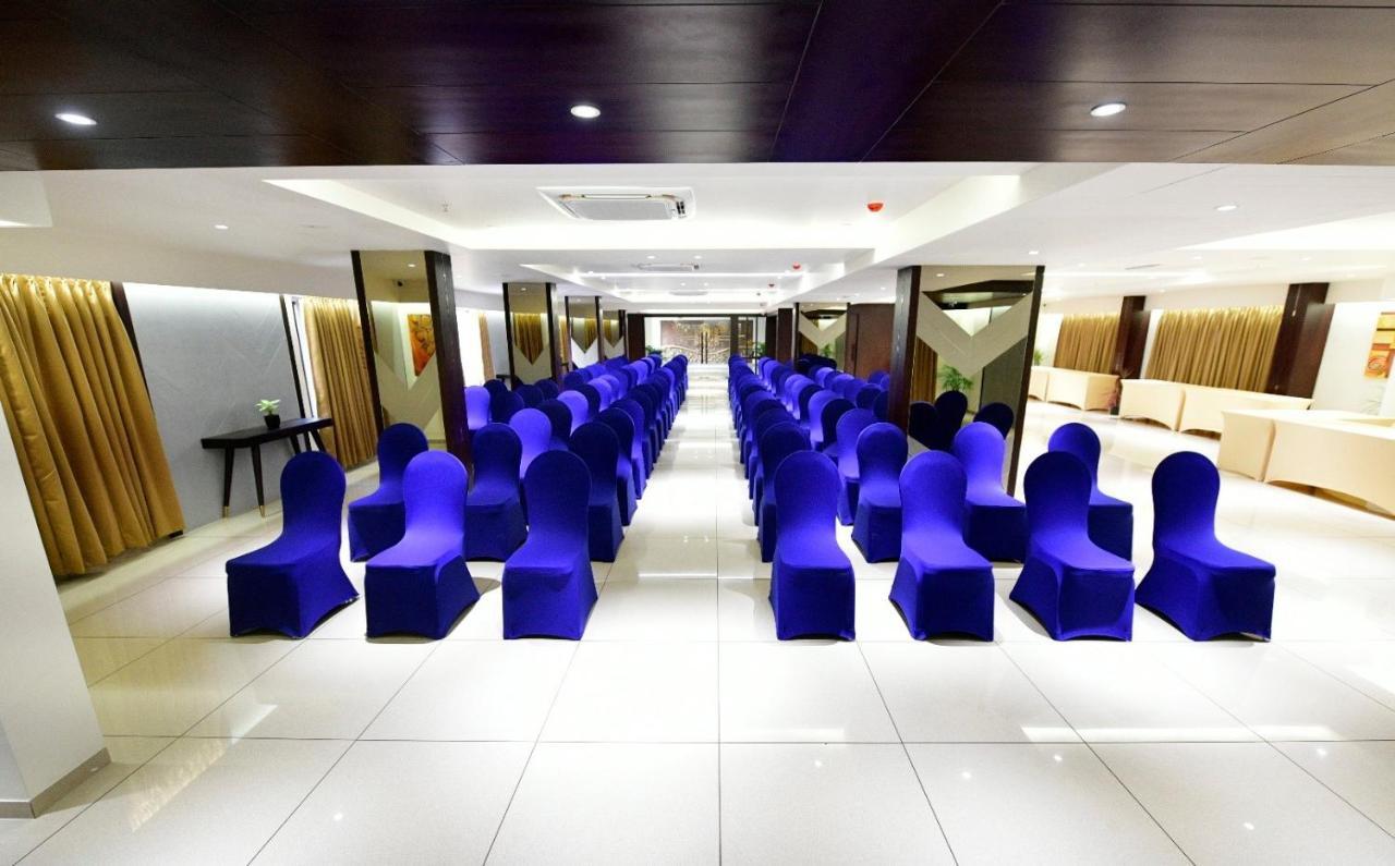 Hotel Cypress Nadiād 外观 照片