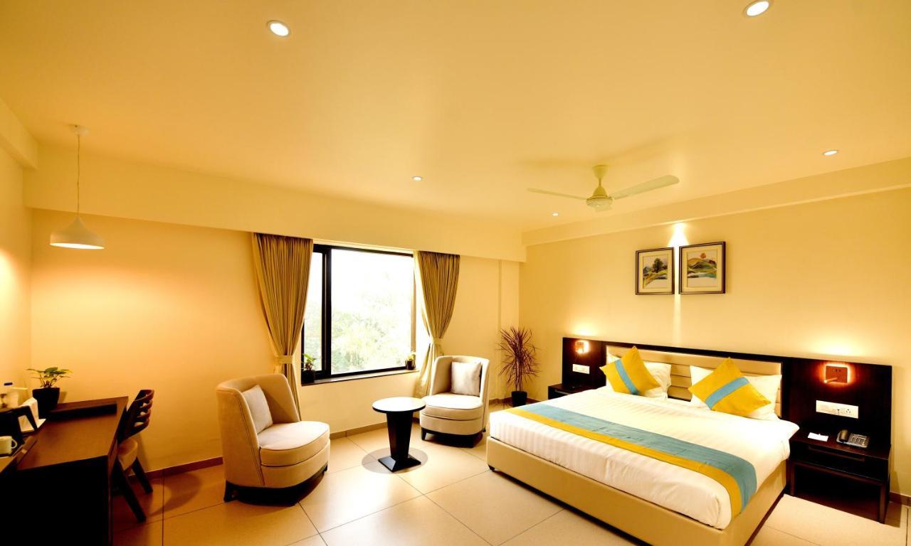 Hotel Cypress Nadiād 外观 照片