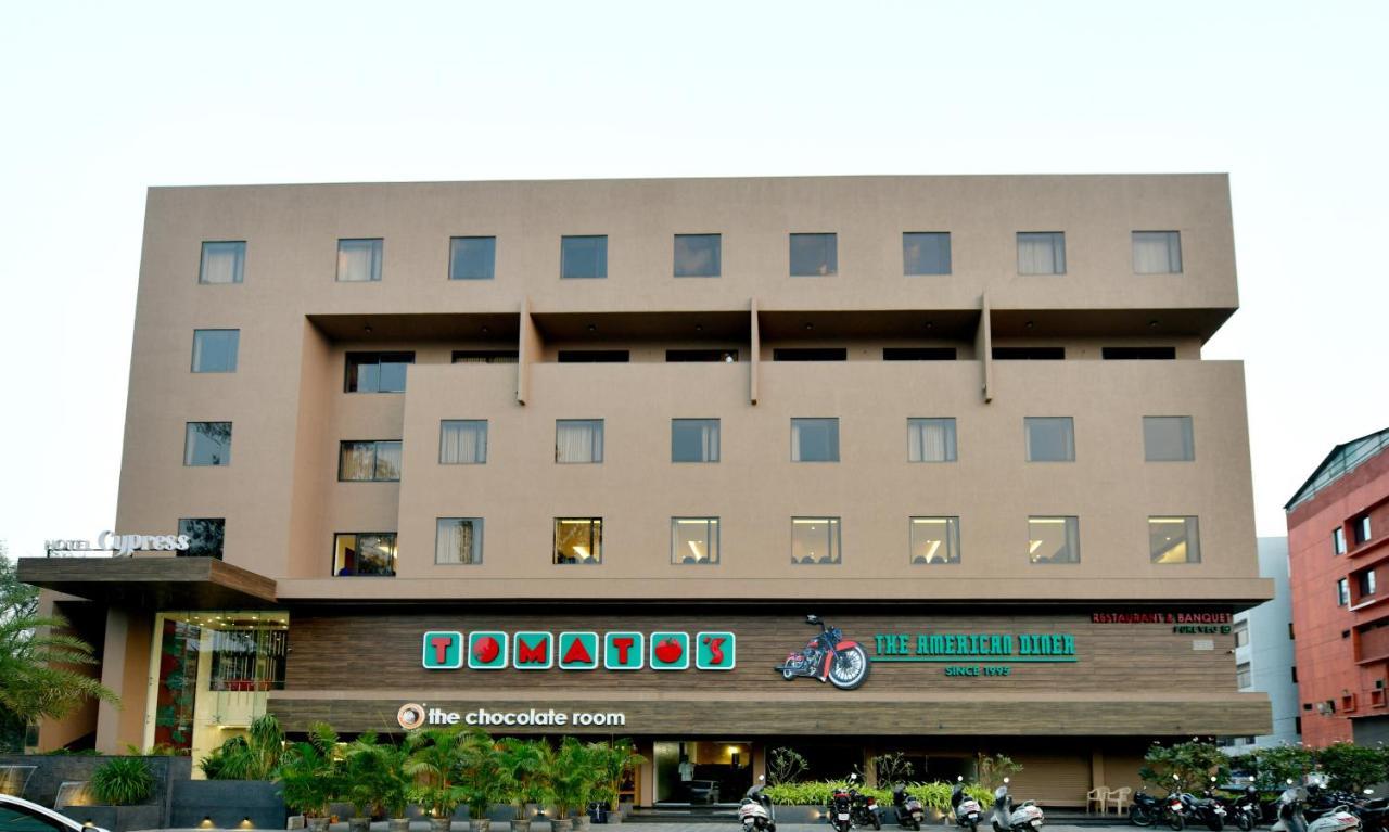 Hotel Cypress Nadiād 外观 照片