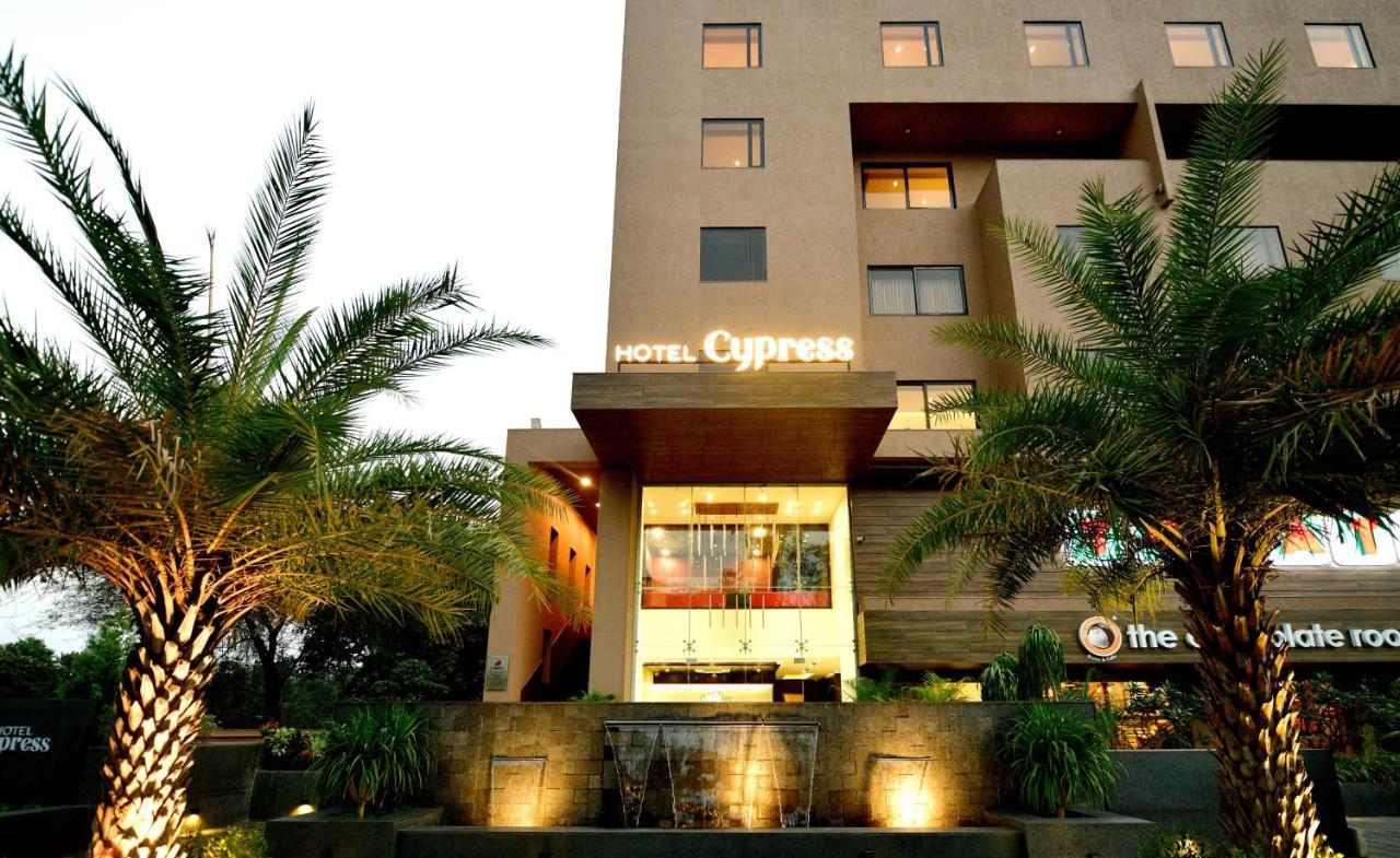 Hotel Cypress Nadiād 外观 照片