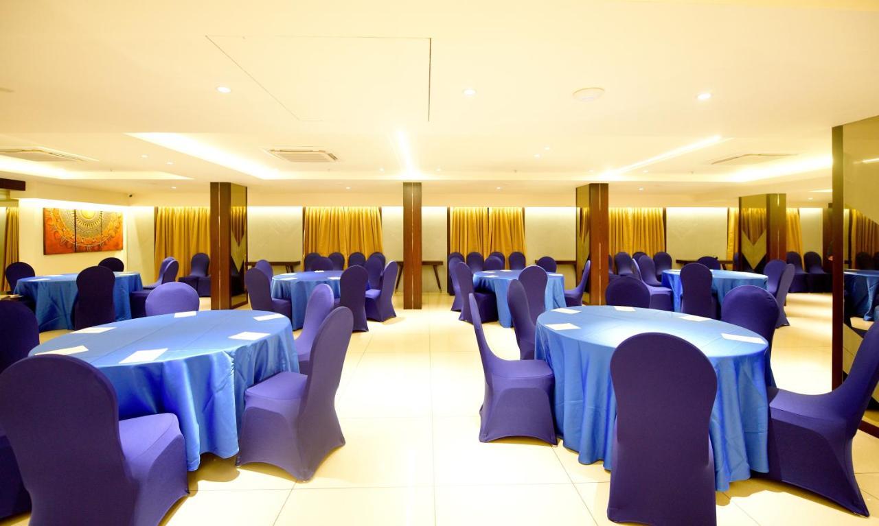 Hotel Cypress Nadiād 外观 照片