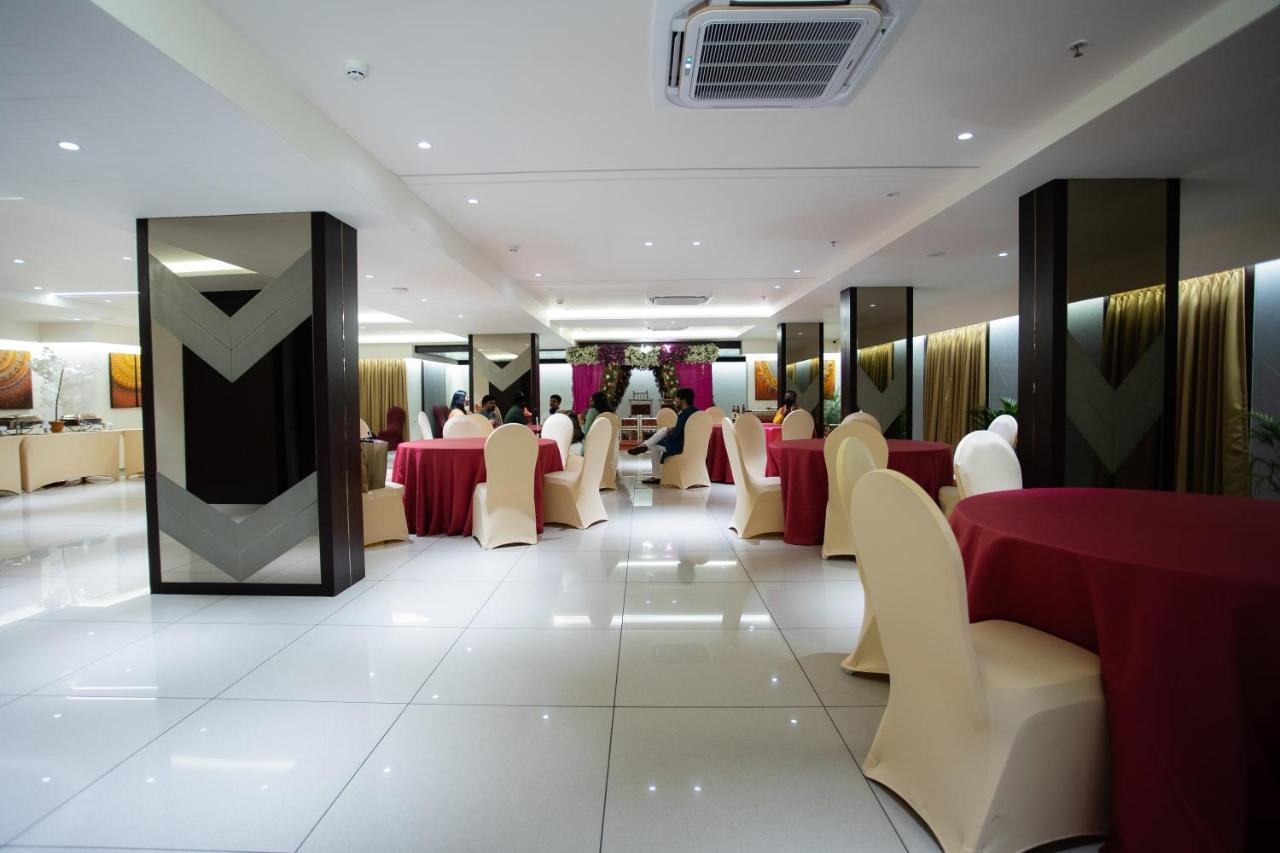 Hotel Cypress Nadiād 外观 照片