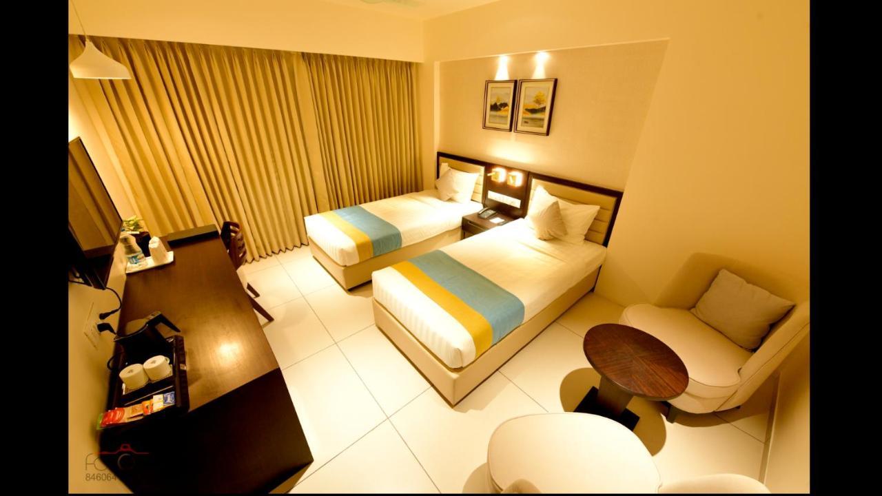 Hotel Cypress Nadiād 外观 照片