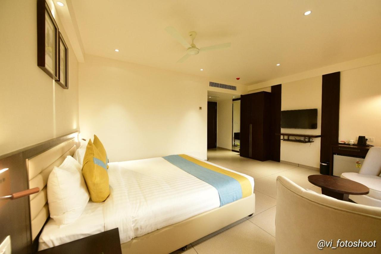 Hotel Cypress Nadiād 外观 照片